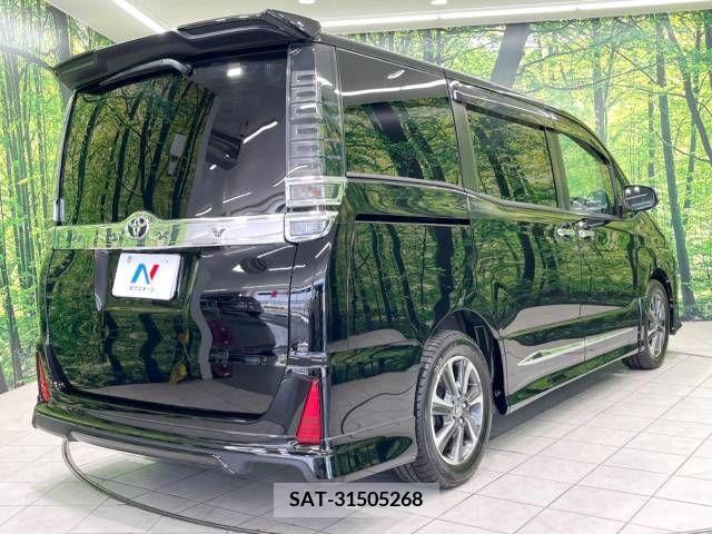 Toyota VOXY 2019-01 347835-17