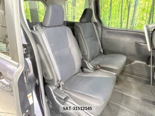 Toyota VOXY 2016-04 218295-9