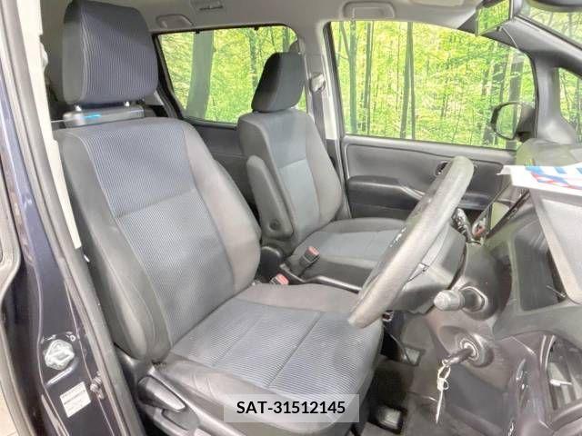 Toyota VOXY 2016-04 218295-8