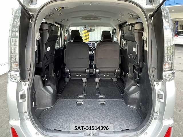 Toyota VOXY 2014-10 381242-4