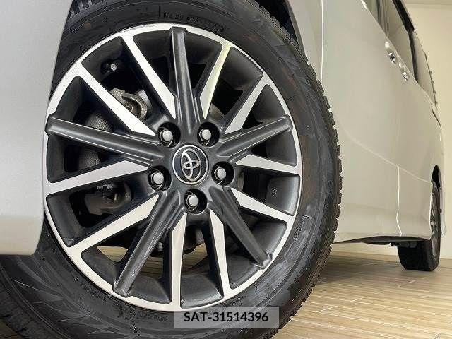 Toyota VOXY 2014-10 381242-18
