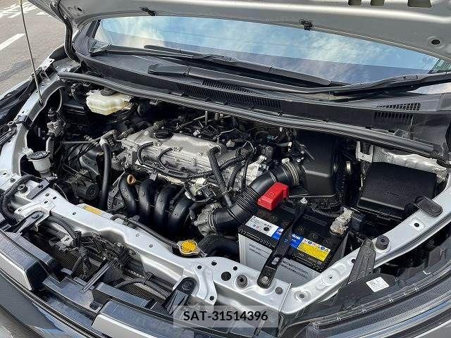 Toyota VOXY 2014-10 381242-19