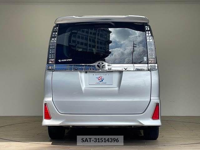 Toyota VOXY 2014-10 381242-12