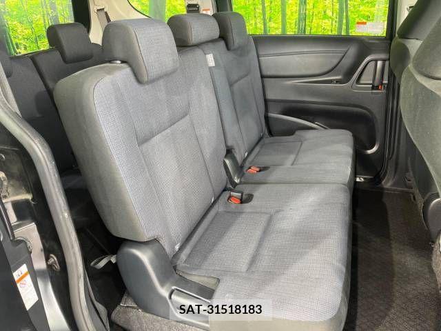Toyota SIENTA 2017-04 215373-9