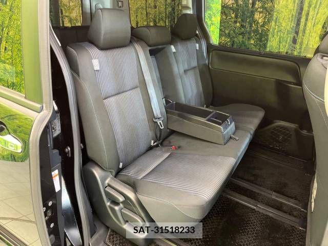 Toyota VOXY 2015-10 289199-9
