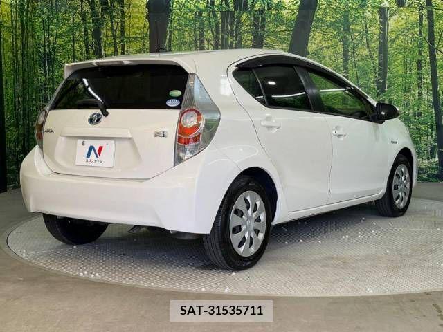 Toyota AQUA 2013-11 356299-17