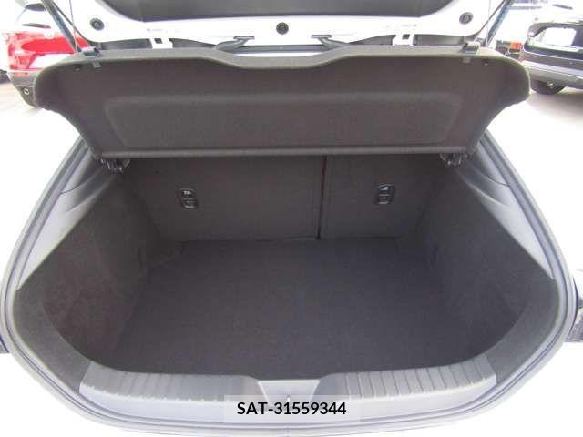 Mazda MAZDA3 2023-08 208074-9