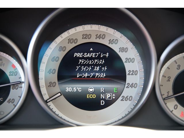 Mercedes Benz E-CLASS 2015-11 10764-18
