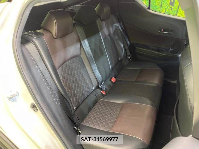 Toyota C-HR 2017-07 294923-9