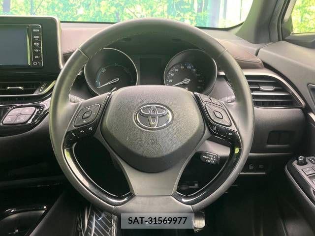Toyota C-HR 2017-07 294923-11
