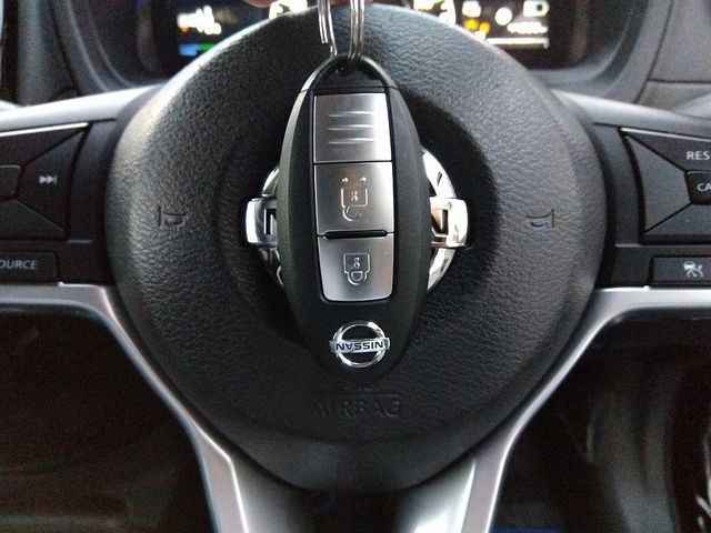 Nissan NOTE 2017-09 196658-15