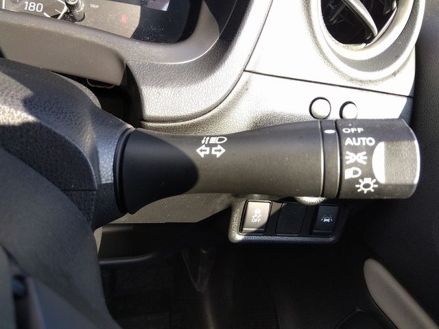 Nissan NOTE 2017-09 196658-25