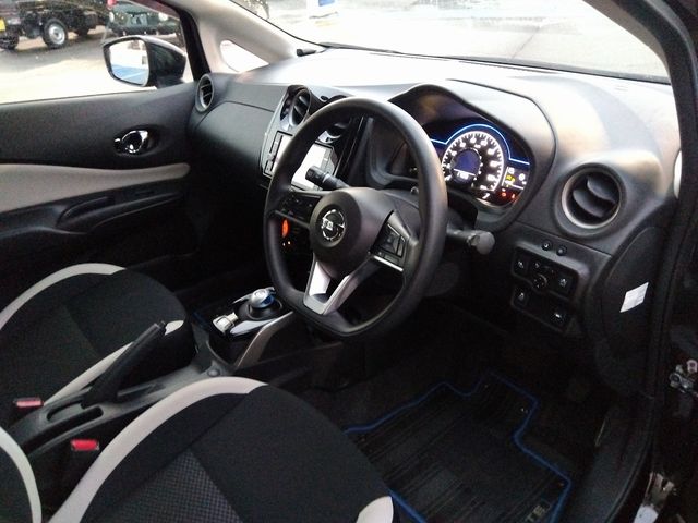 Nissan NOTE 2017-09 196658-16