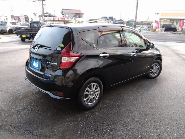 Nissan NOTE 2017-09 196658-1