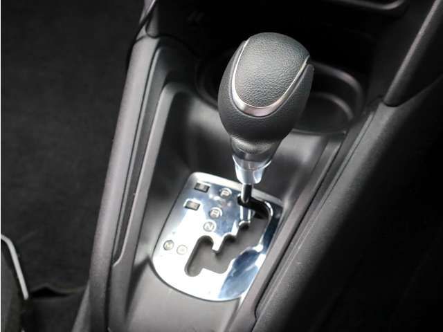 Peugeot 208 2017-08 15815-5