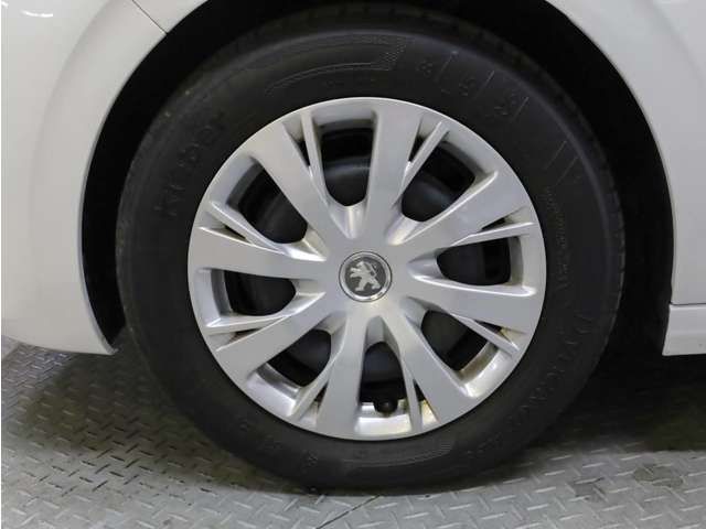 Peugeot 208 2017-08 15815-17