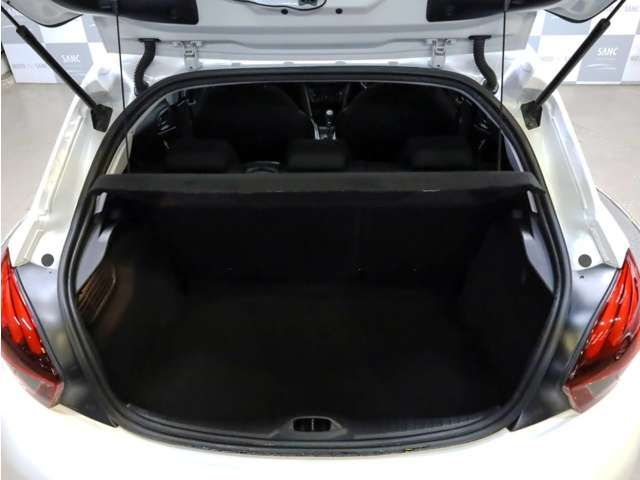 Peugeot 208 2017-08 15815-13