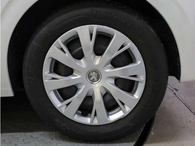 Peugeot 208 2017-08 15815-16