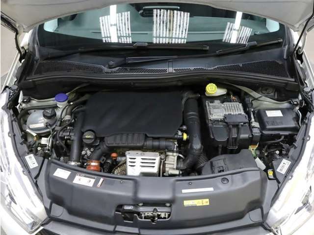 Peugeot 208 2017-08 15815-12