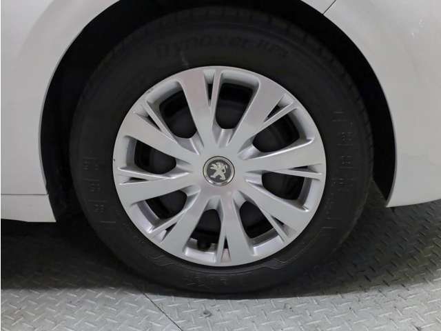 Peugeot 208 2017-08 15815-15