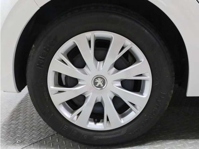 Peugeot 208 2017-08 15815-18