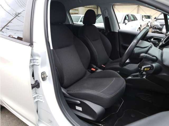 Peugeot 208 2017-08 15815-11