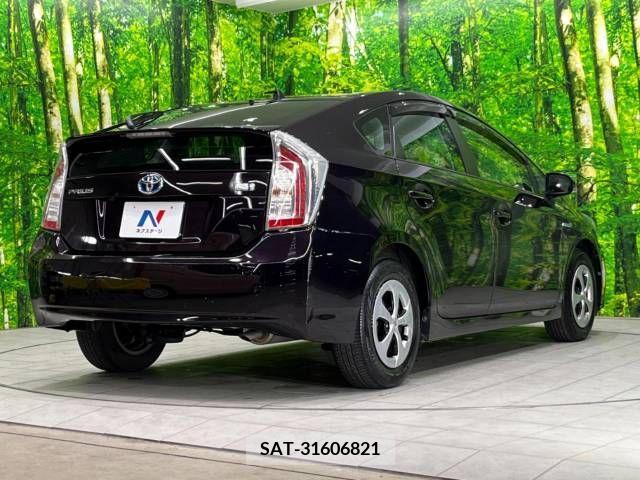 Toyota PRIUS 2015-01 383817-17