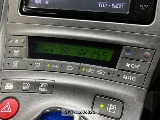 Toyota PRIUS 2015-01 383817-4