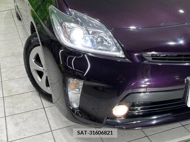 Toyota PRIUS 2015-01 383817-12