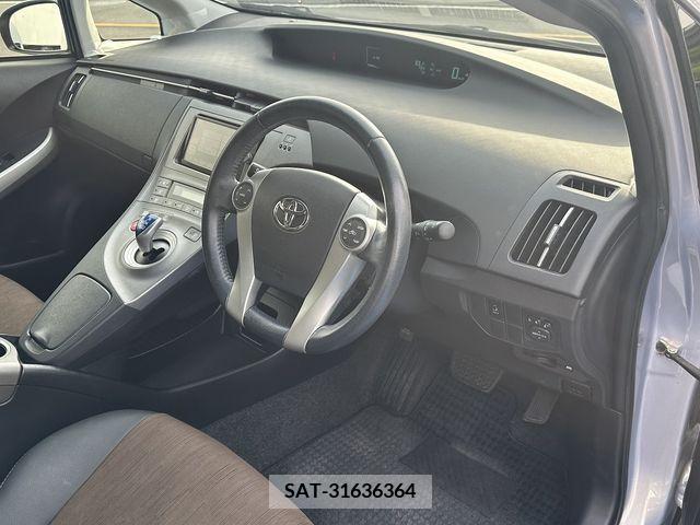 Toyota PRIUS 2013-04 281751-12