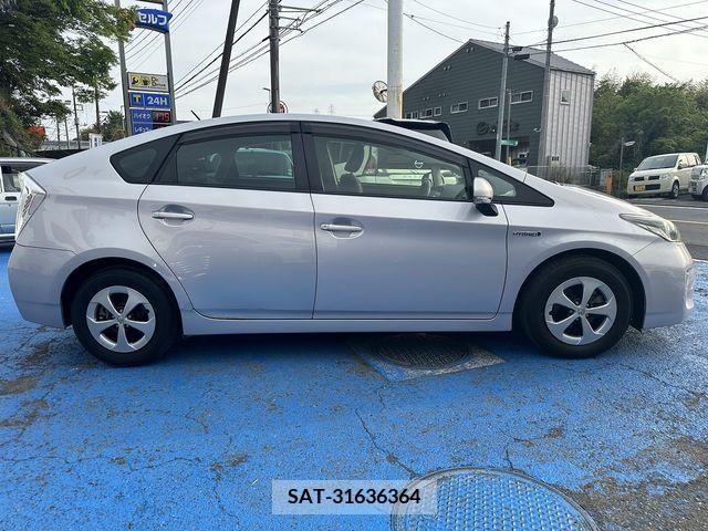 Toyota PRIUS 2013-04 281751-6