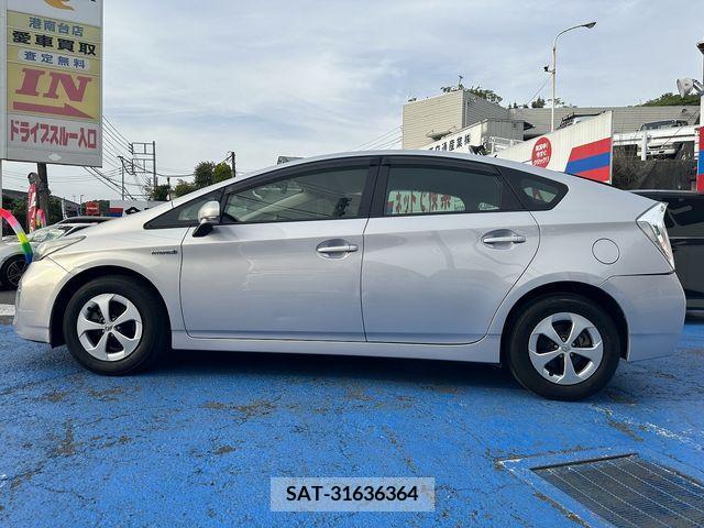 Toyota PRIUS 2013-04 281751-7