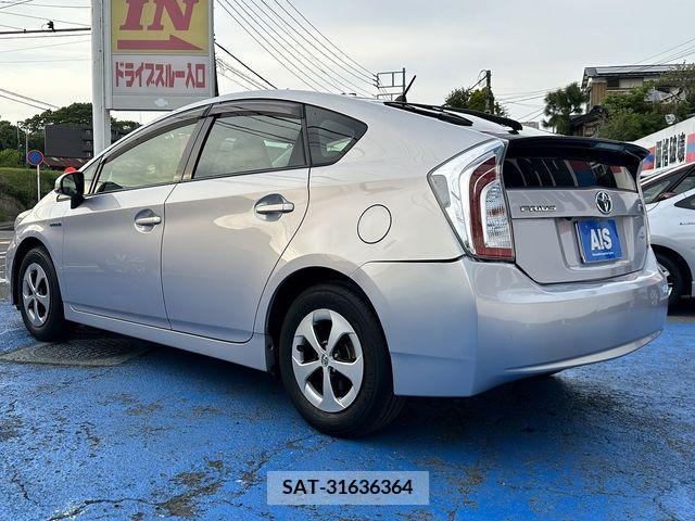 Toyota PRIUS 2013-04 281751-4