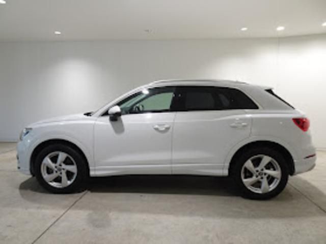 Audi Q3 2021-04 24887-6