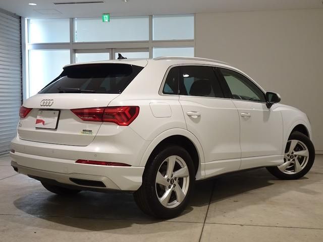 Audi Q3 2021-04 24887-1
