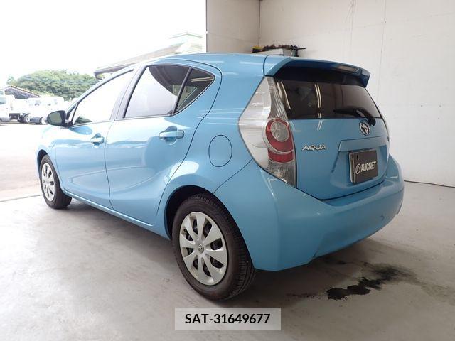 Toyota AQUA 2012-05 389267-2