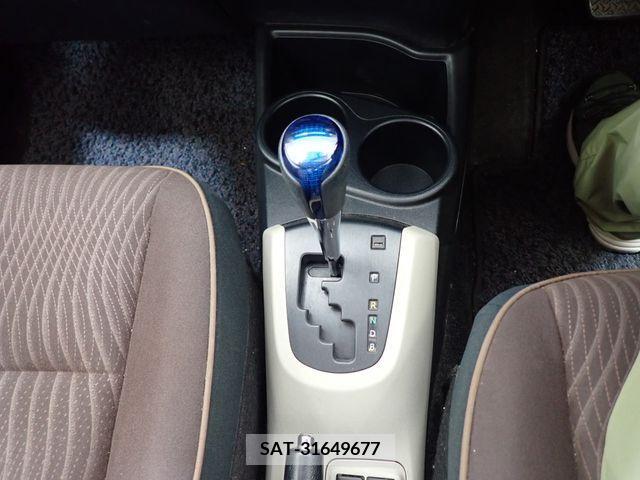 Toyota AQUA 2012-05 389267-14