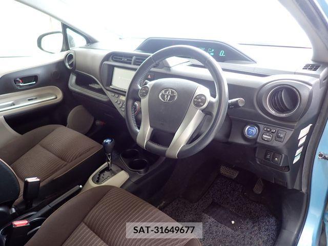 Toyota AQUA 2012-05 389267-1