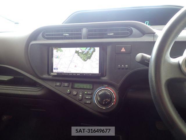 Toyota AQUA 2012-05 389267-13