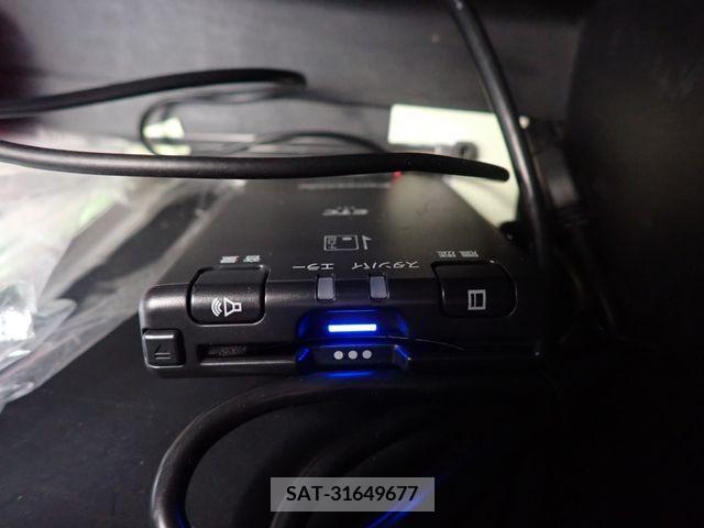Toyota AQUA 2012-05 389267-19