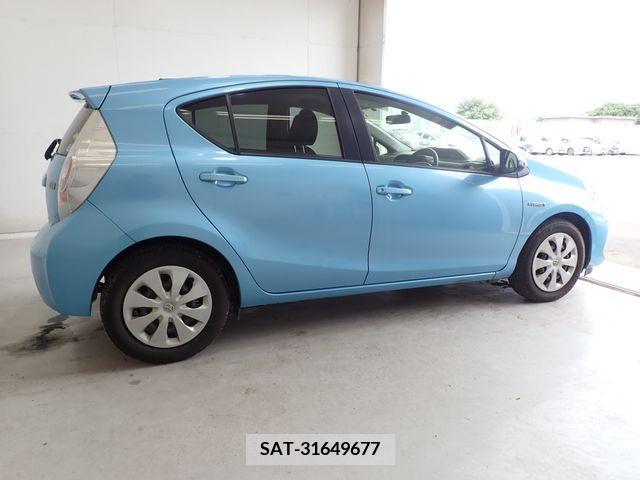 Toyota AQUA 2012-05 389267-4