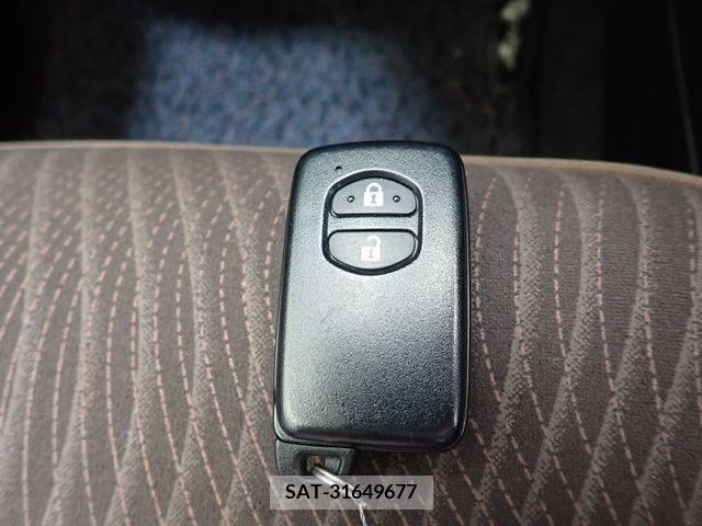 Toyota AQUA 2012-05 389267-24