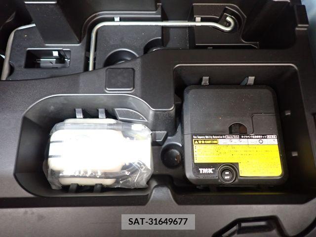 Toyota AQUA 2012-05 389267-21