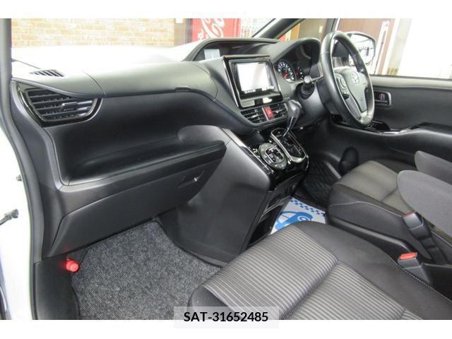 Toyota NOAH 2017-11 247511-5