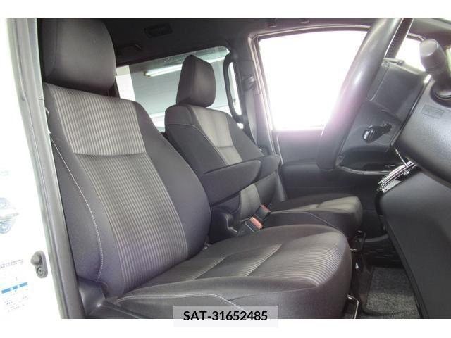 Toyota NOAH 2017-11 247511-4