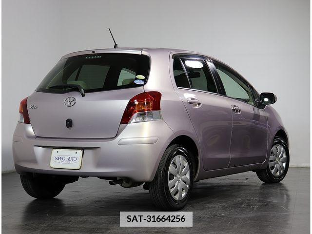 Toyota VITZ 2009-10 372393-2