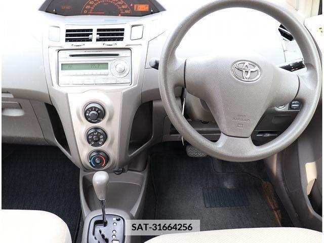Toyota VITZ 2009-10 372393-14