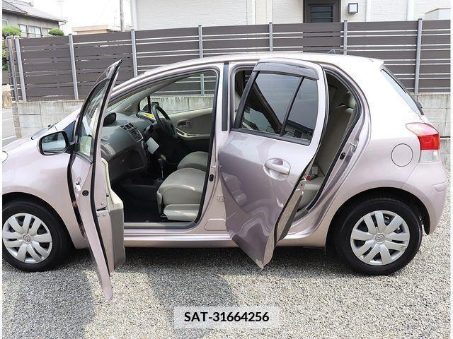 Toyota VITZ 2009-10 372393-9