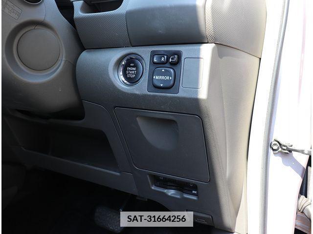 Toyota VITZ 2009-10 372393-5