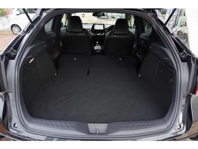 Toyota C-HR 2018-04 187796-8